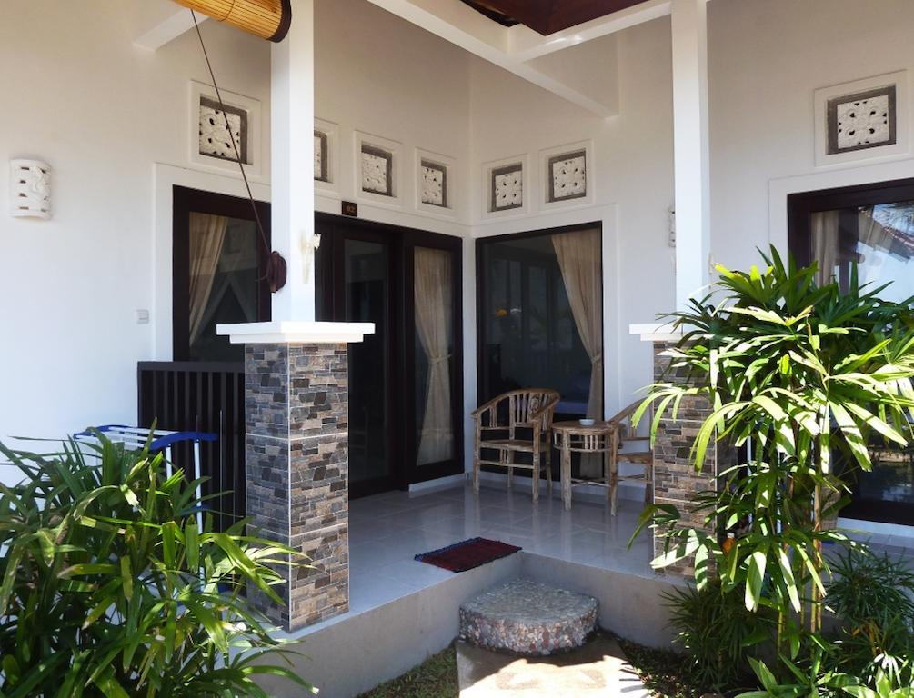 Sunset Coin Beach Homestay Amed Exterior photo